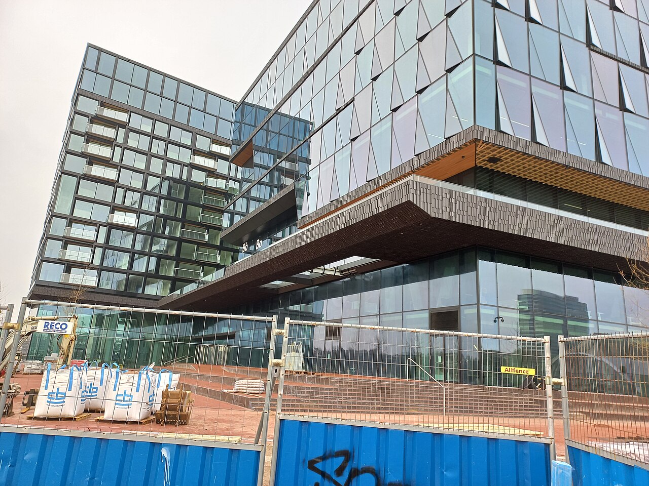Edifício da Booking.com no Oosterdokseiland, em Amsterdã, em 2023.