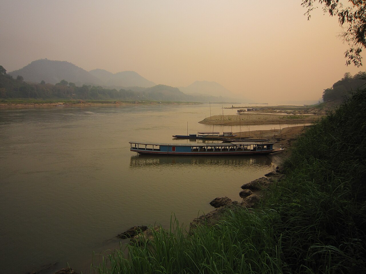 Rio Mekong em Luang Prabang, no Laos.
