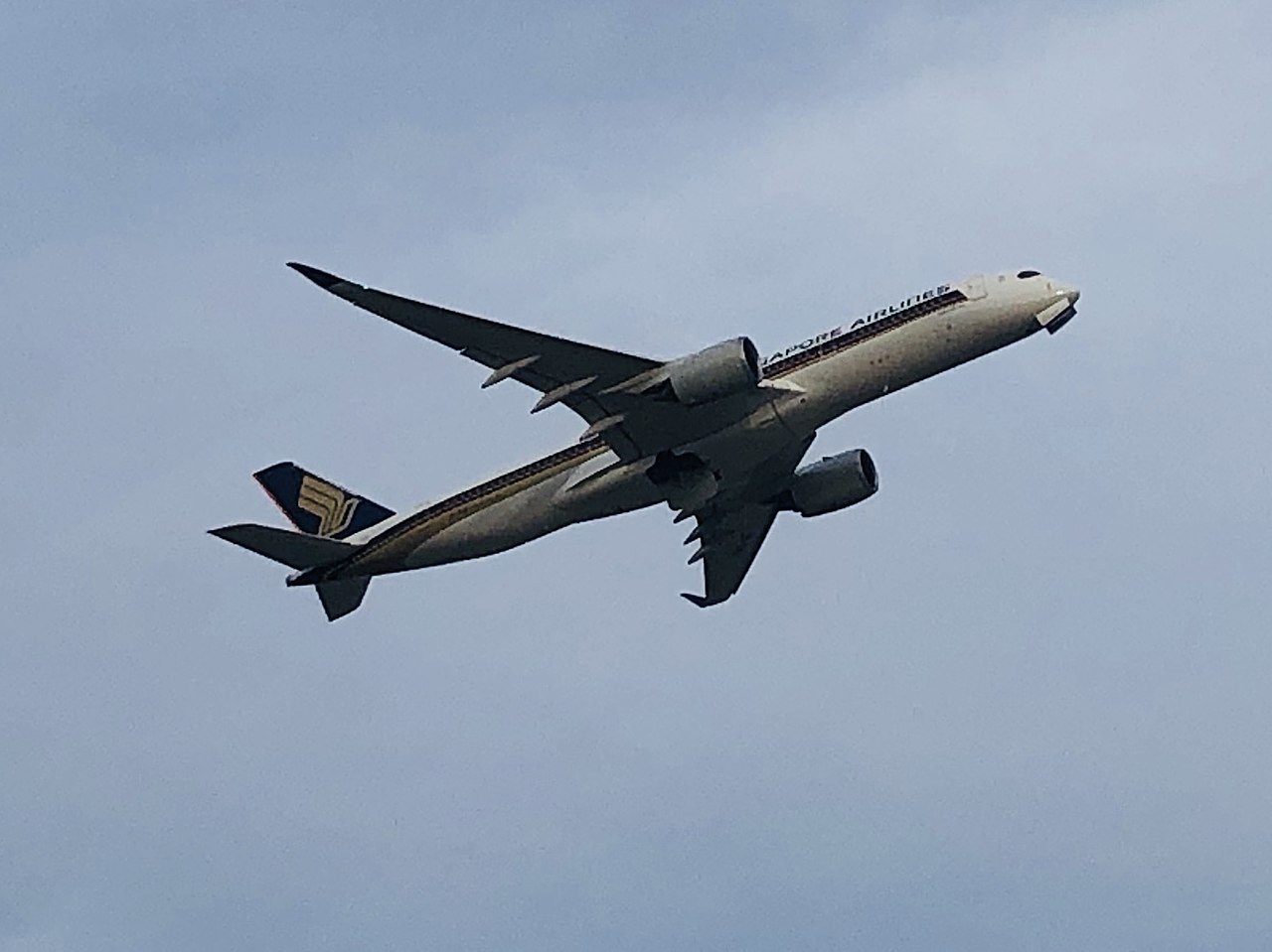 Airbus A350 da Singapore Airlines em voo.