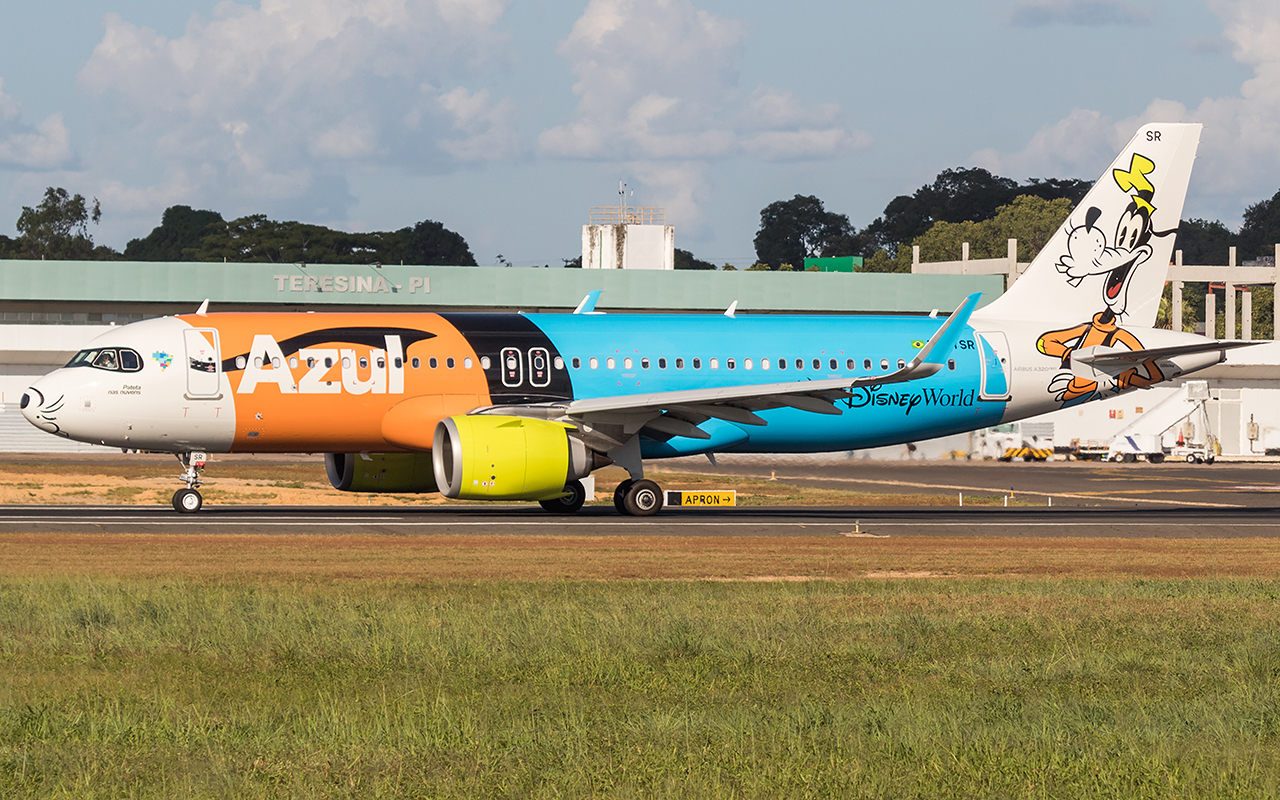 Aeronave Airbus A320 da Azul com pintura especial, em fotografia de arquivo de junho de 2024, não relacionada à operação societária.