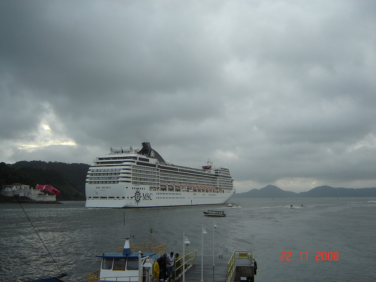 MSC Musica deixando Santos, em registro de arquivo de 2008.